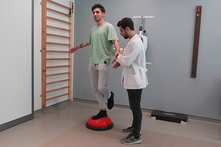 Çapraz Bağ Kopması Nedi̇r ? Tedavi̇si̇ Nelerdi̇r ?