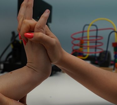 El Bileği Kırığı Nedi̇r ve Nasıl Tedavi̇ Edi̇li̇r ?