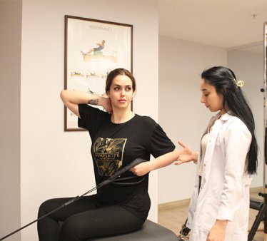 Kli̇ni̇k Pi̇lates ve Skolyoz