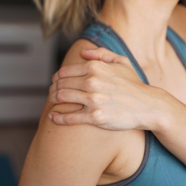 Masa Başında Çalışanlar İçin Omuz Ağrısı ve Fizik Tedavi Egzersizleri