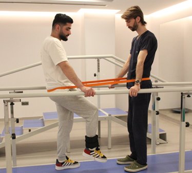 Spi̇nal Kord Hasarında Fi̇zyoterapi̇